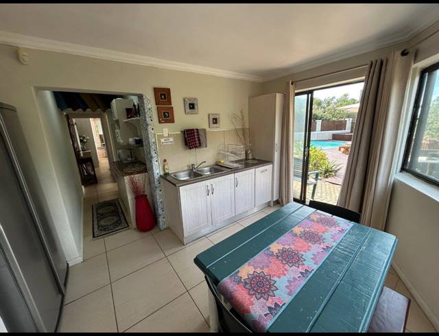 8 BEDROOM HOUSE FOR SALE IN PARADISE BEACH